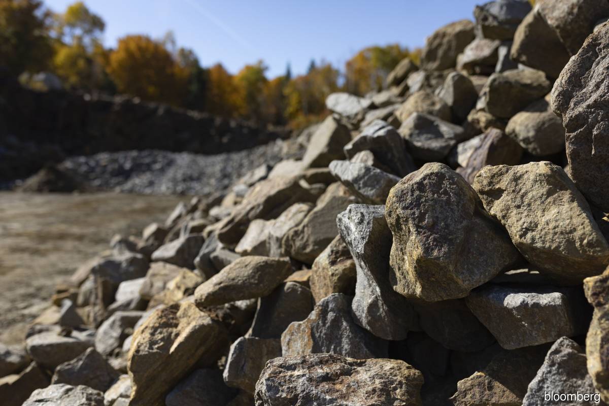 Battery Makers Hunt for Graphite Ahead of China Controls I3investor