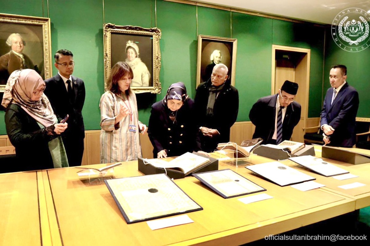 Historic artifacts located abroad cannot be reclaimed arbitrarily &mdash; Her Majesty Raja Zarith Sofiah