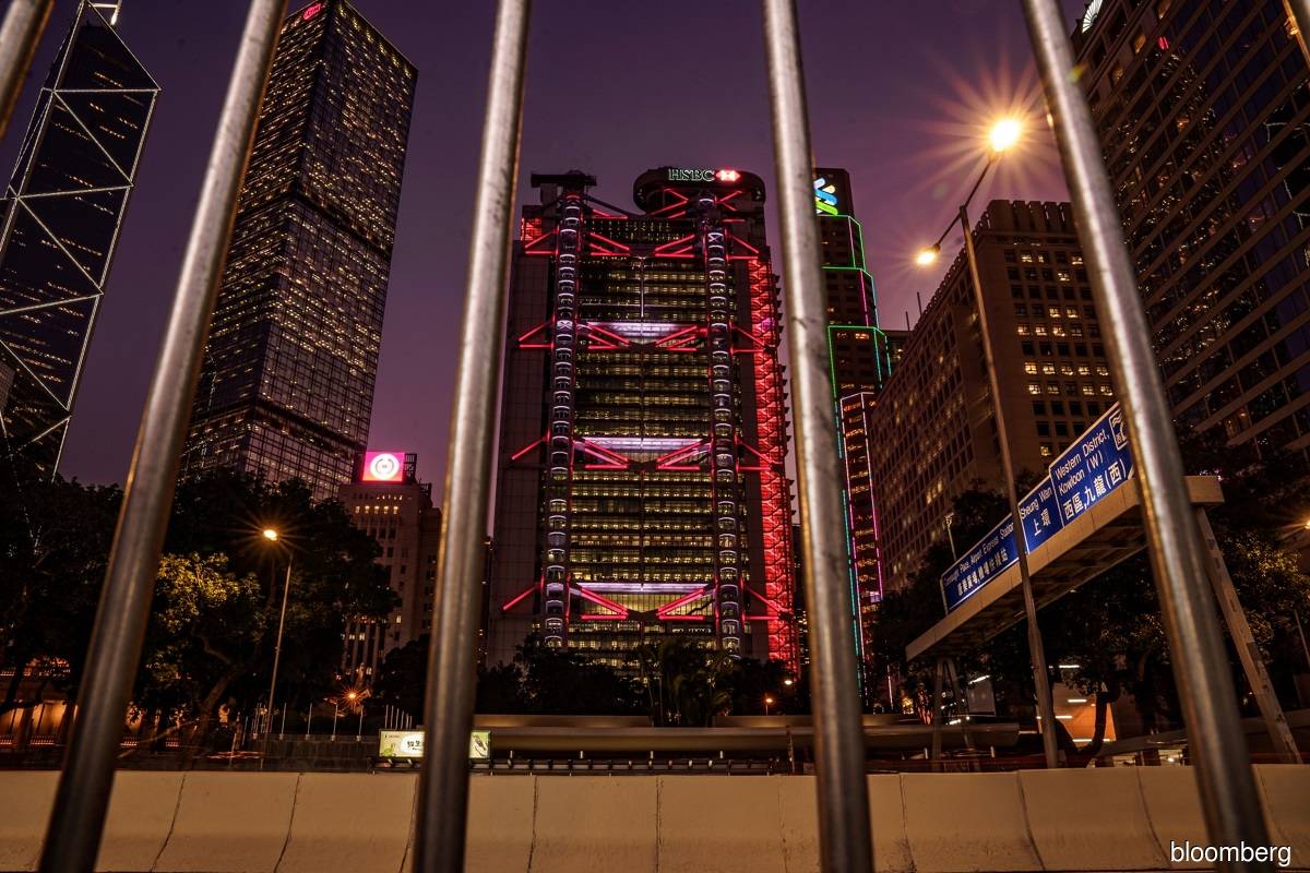 HSBC slumps in Hong Kong as AT1 debt selloff weighs on banks