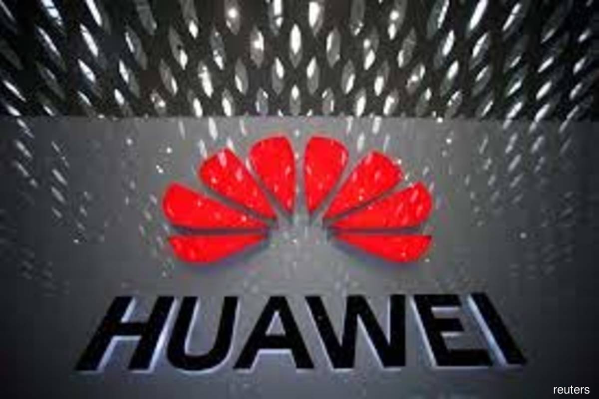 Huawei unveils marquee phone with Chinese-made screen, software