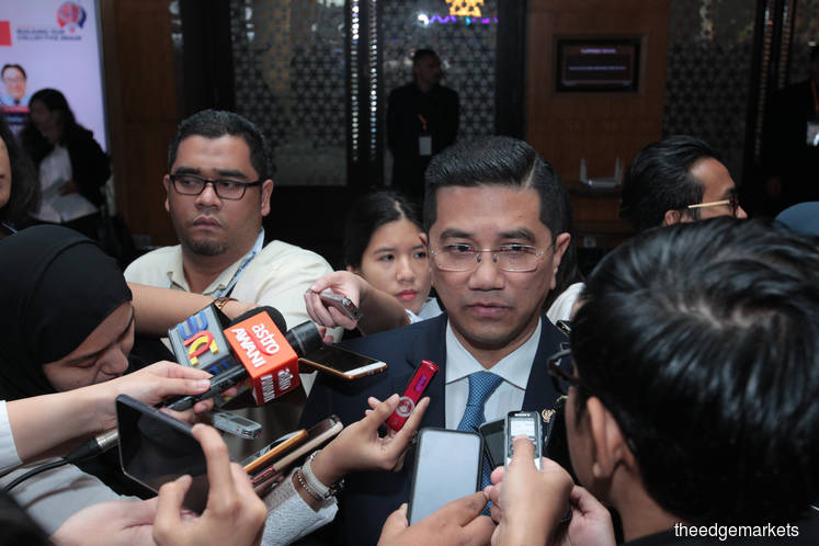 Let Dr M complete 5-year term as PM — Azmin