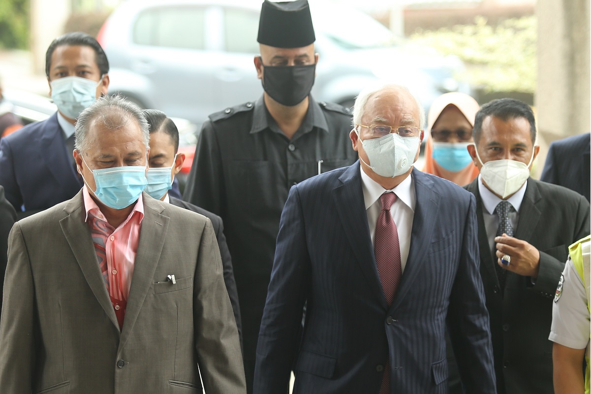 Datuk Seri Najib Razak at the Kuala Lumpur High Court on Aug 17. (Photo by Mohd Suhaimi Mohamed Yusuf/The Edge)