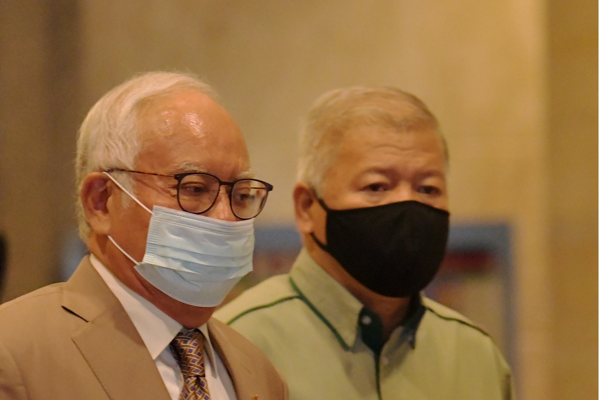 Najib (left) (Photo by Mohd Suhaimi Mohamed Yusuf/The Edge)