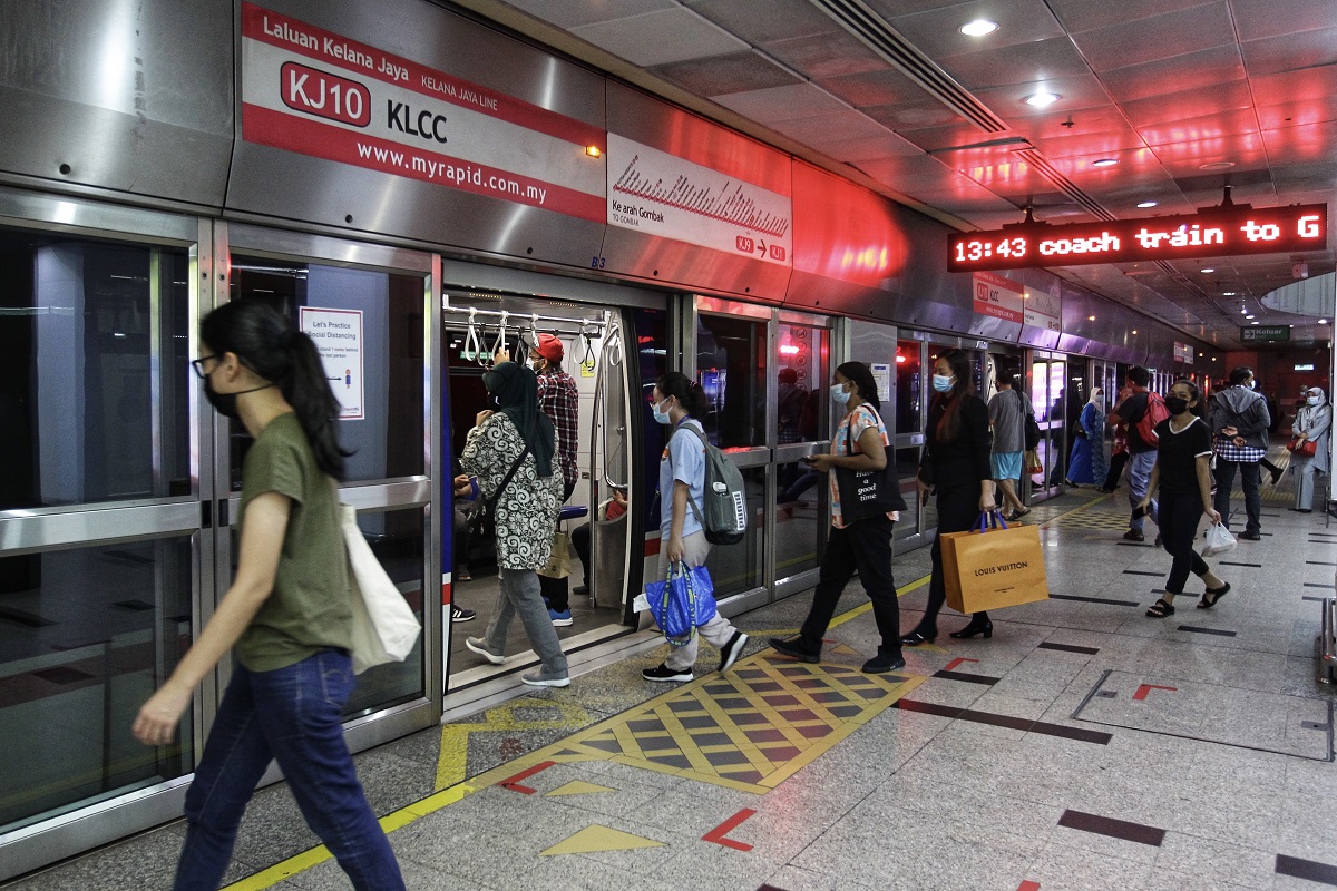 Covid 19 Lrt Users Of Kelana Jaya Route Kl Rapid Bus On June 1 3 Advised To Take Screening Test The Edge Markets