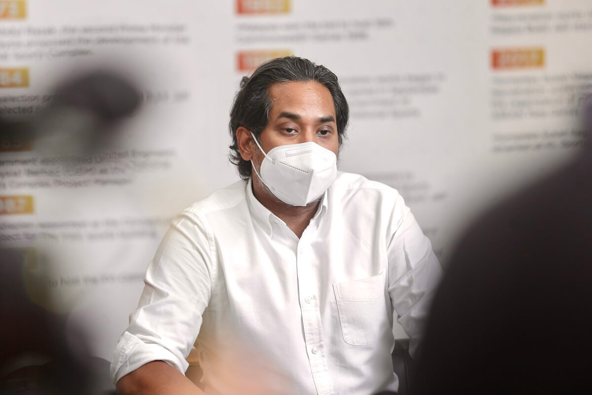 Khairy said recipients of AstraZeneca vaccine batch No ABX6083 need to download their digital certificates again. (File photo by Zahid Izzani Mohd Said/The Edge)