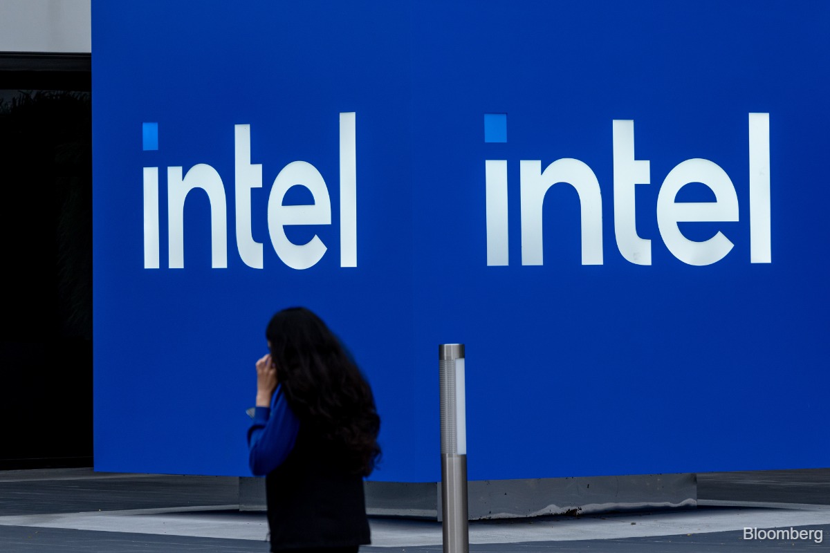 Intel extends comeback as investors bet on foundry growth