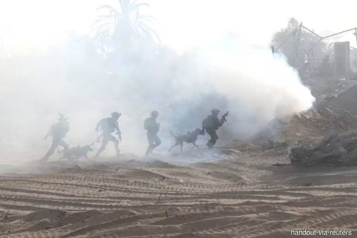 Israel offers to evacuate babies from main Gaza hospital amid fierce fighting