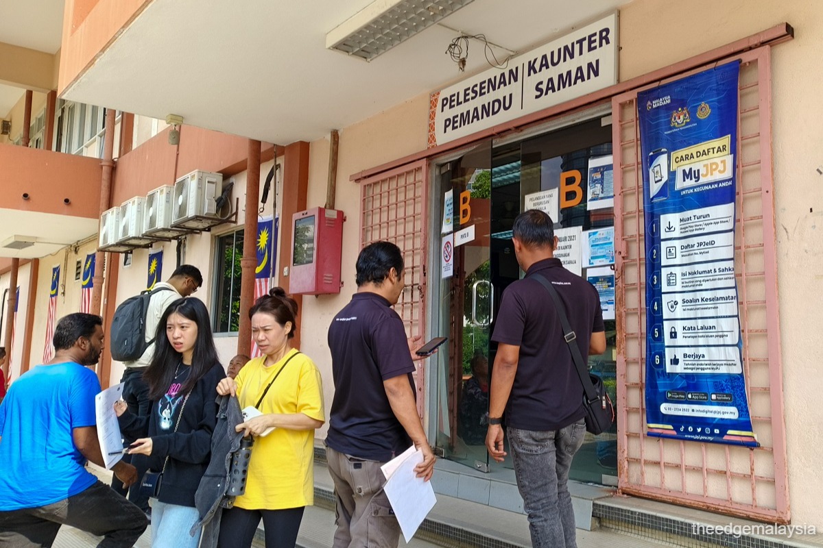 Customer Handling Documents JPJ: Only registered intermediaries can handle customer transactions ...