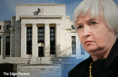 Fed keeps rates unchanged, sets up possible December hike