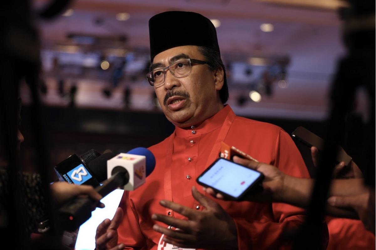 Federal Territories Umno liaison committee chairman Datuk Seri Johari Abdul Ghani has succeeded in securing his position in the Umno vice-presidential race. (Photo by Bernama)