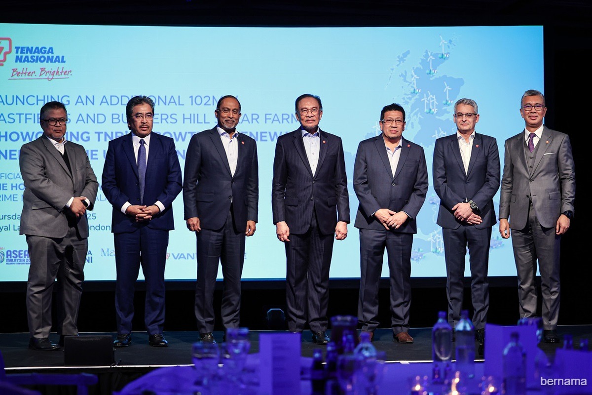 Anwar launches TNB’s renewable energy ventures in UK | KLSE Screener