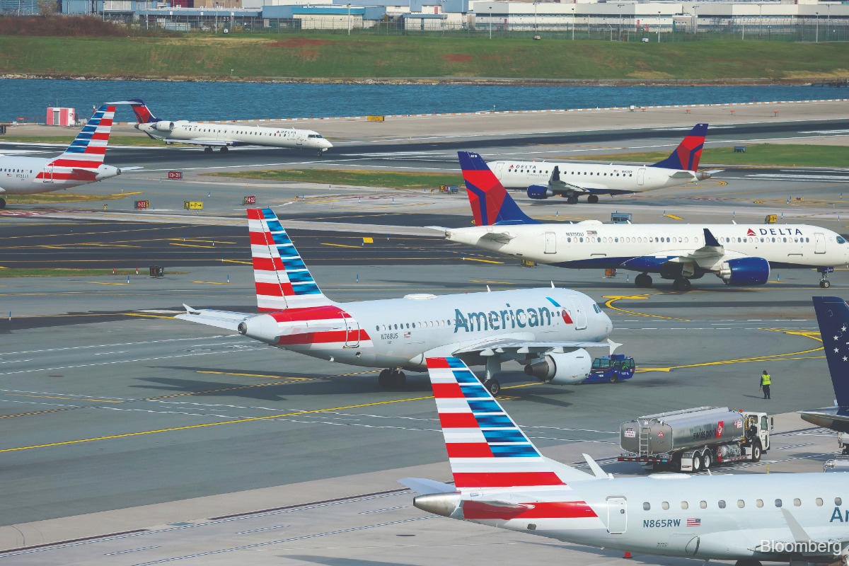 Legacy airline stocks favoured over low-cost carriers as fuel prices ...