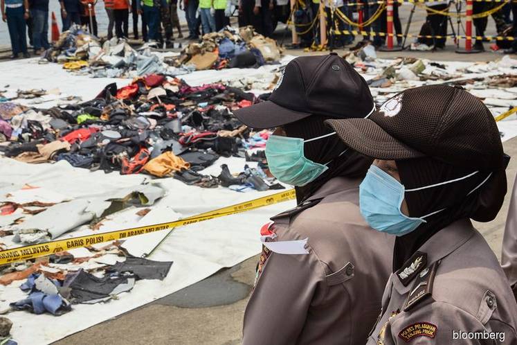 Divers see crashed Lion Air jet fuselage as 'ping' heard in search for black box
