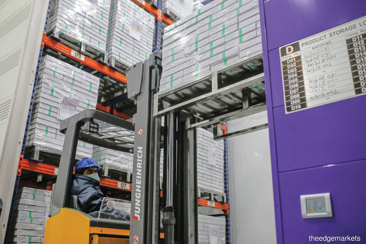 In terms of preparedness, logistics providers ‒ from air freight forwarders, airlines and airports to ground handlers — are ready to provide logistical support, says Gruber. (Photo by Bloomberg)