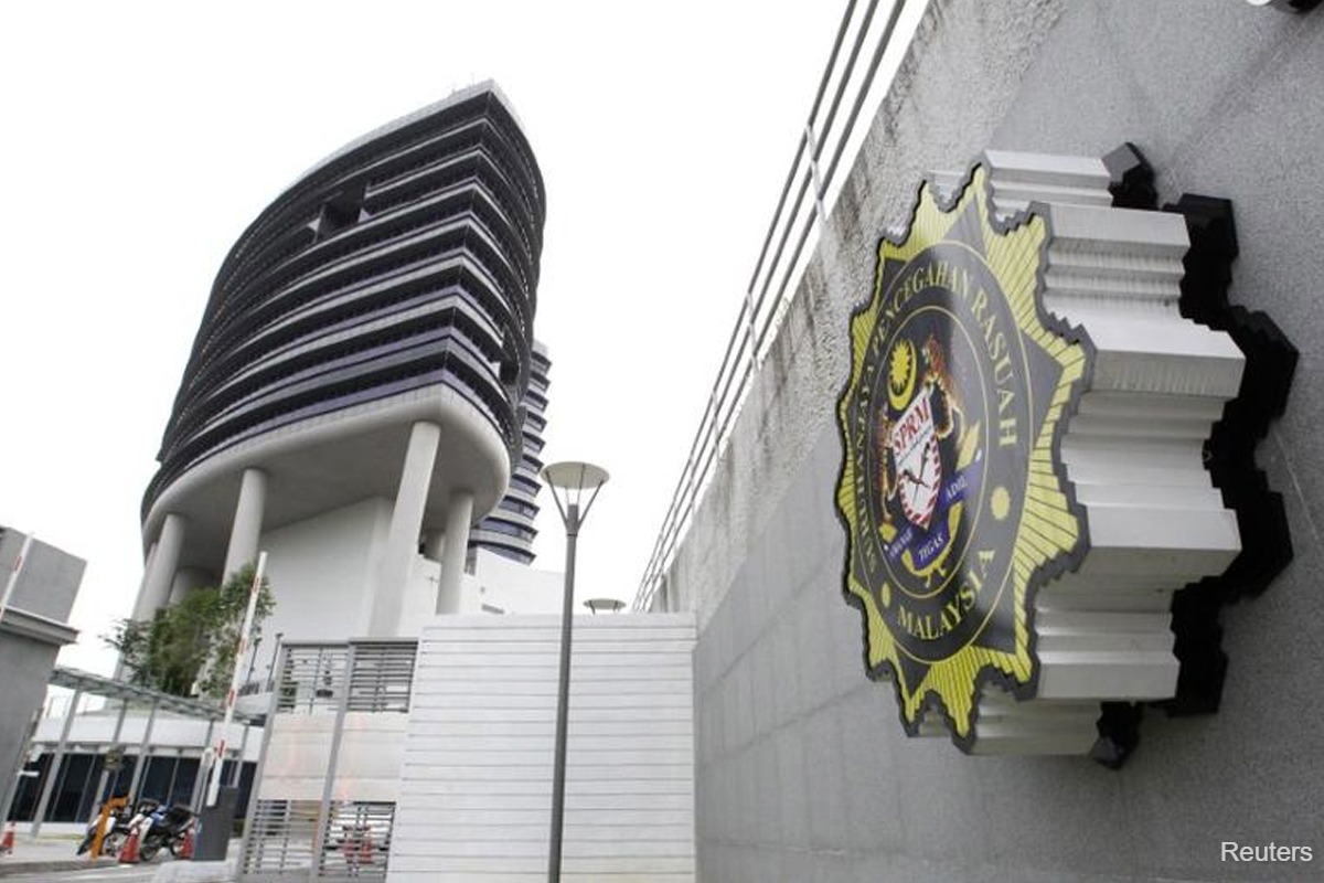 Eleven remanded over alleged illegal vehicle ownership transfers