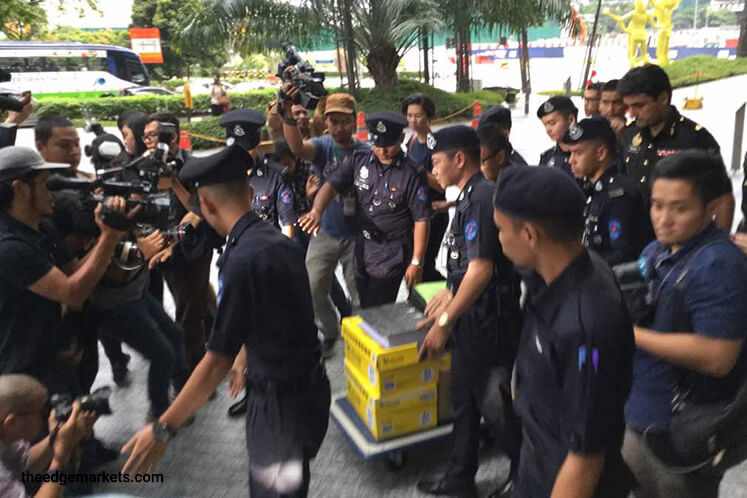 MACC officers seize a trolley-load of documents from FGV HQ