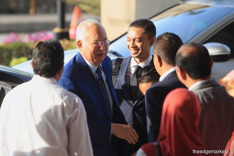 Najib greeting his supporters upon arriving at the Kuala Lumpur Court Complex this morning. (Photo by Shahrin Yahya/The Edge)