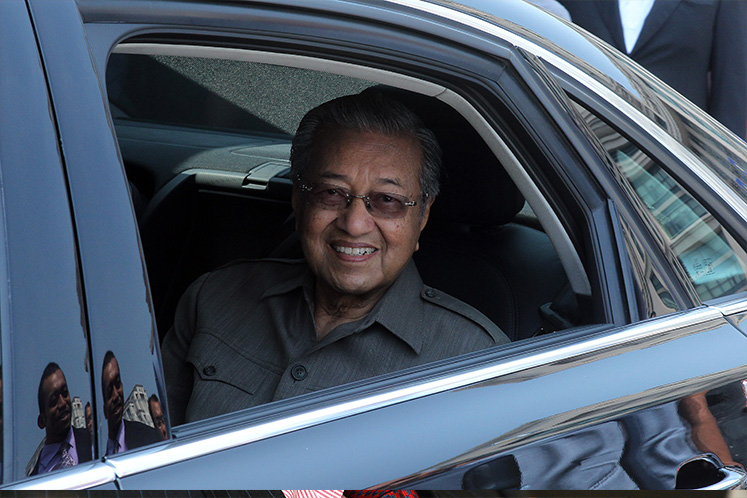  Dr Mahathir to have a 'background' role even after Anwar takes over as PM