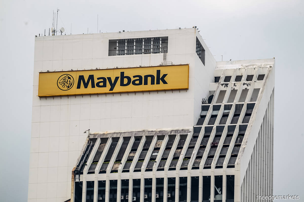 Maybank shares reclaim RM9 spot