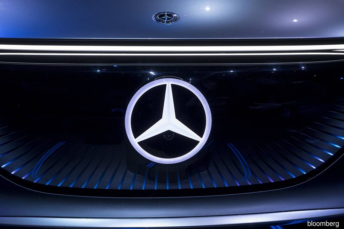 Mercedes swept up in China Internet furore over model’s eyes