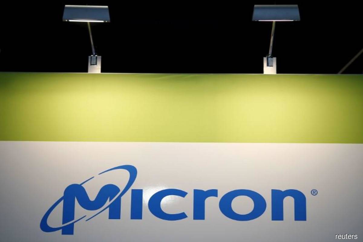 Nasdaq closes lower as chipmaker Micron's warning renews tech rout