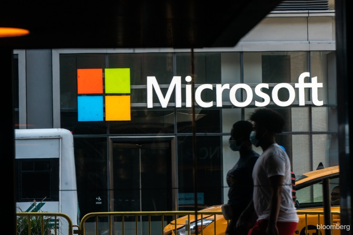 Microsoft alerts to Chinese hackers surveilling cloud technology