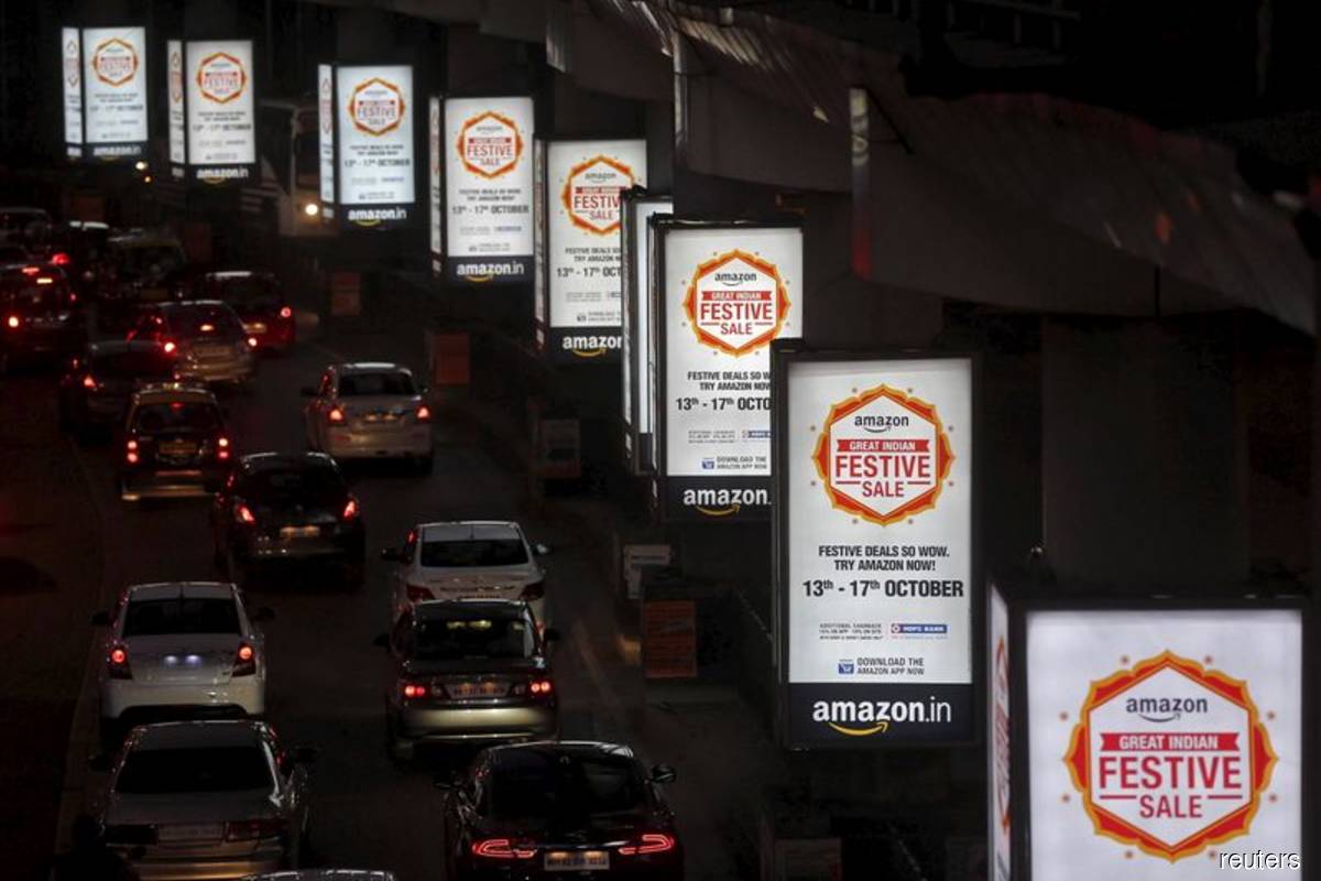 Traffic moves on a road past advertisements of Indian online marketplace Amazon, in Mumbai, India on Oct 15, 2015. (Photo by Shailesh Andrade/Reuters filepix)