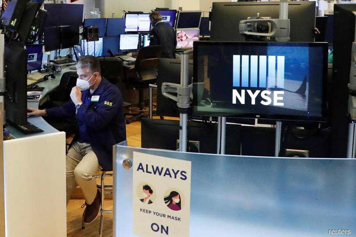 Wall St ends down 1% after Trump called off Covid-19 economic relief talks