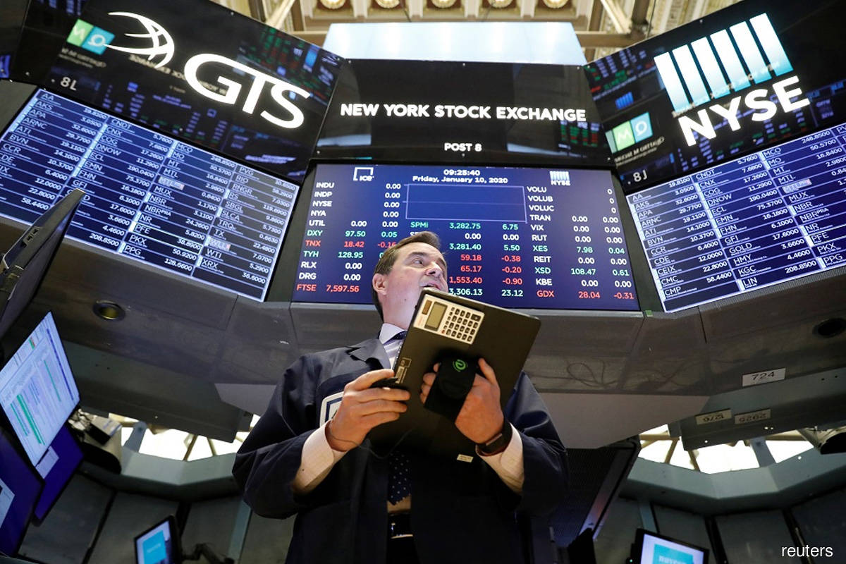 S&P 500 ends off day's lows; Powell says Fed still a ways away from rate hikes