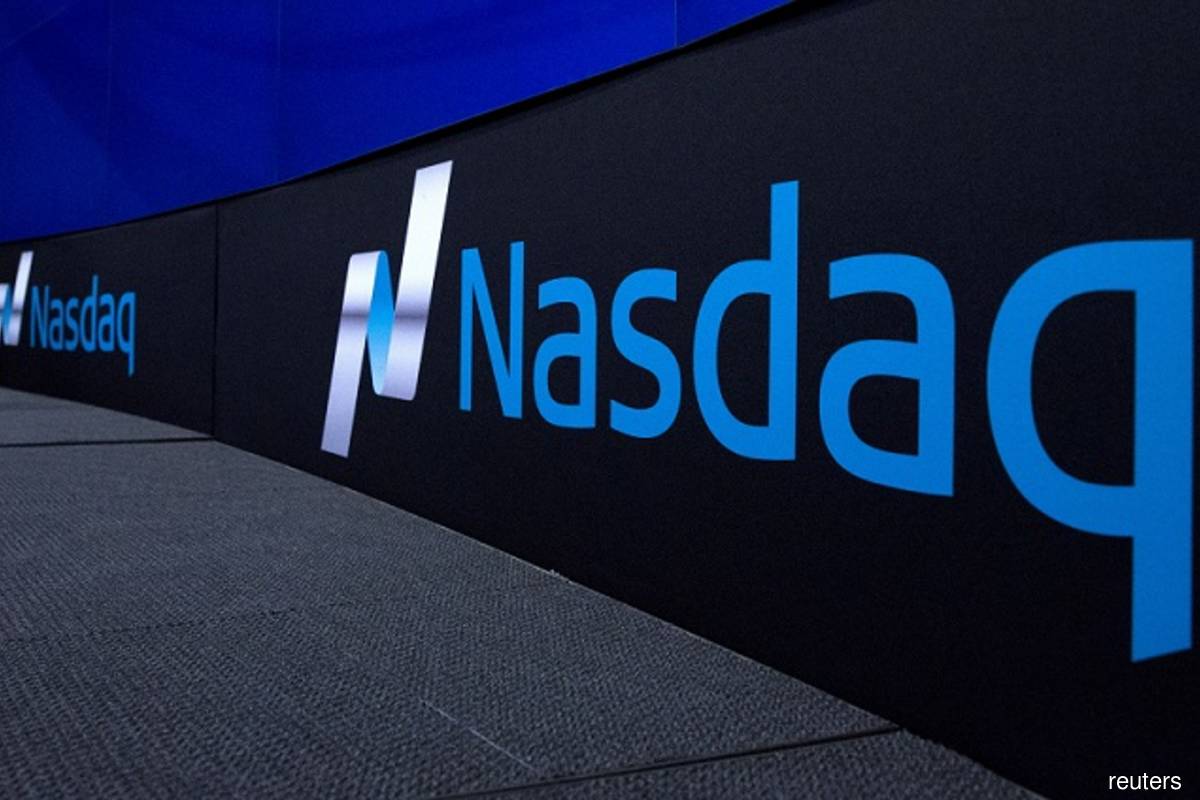 Nasdaq rises with growth stocks, rate hike worries linger