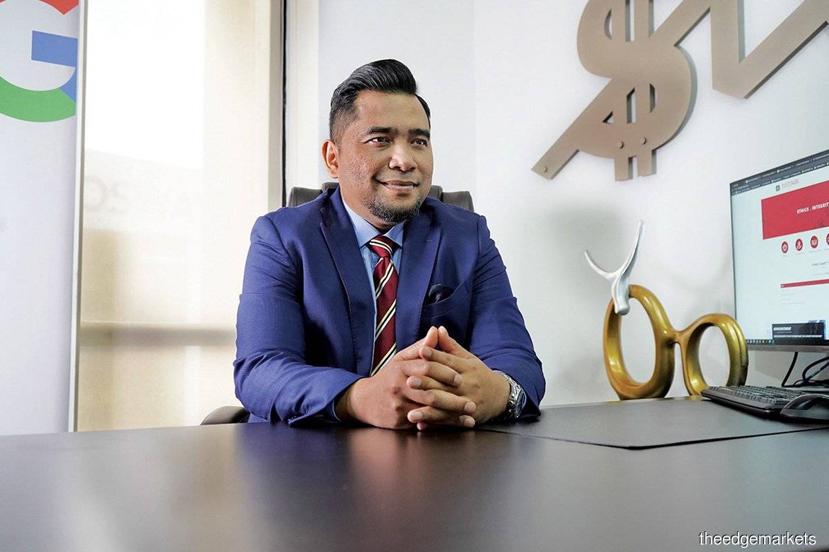 Inter-Pacific Asset Management Sdn Bhd executive director and fund manager Datuk Nazri Khan Adam Khan's (pictured) licence was suspended by the Securities Commission Malaysia effective Oct 6.