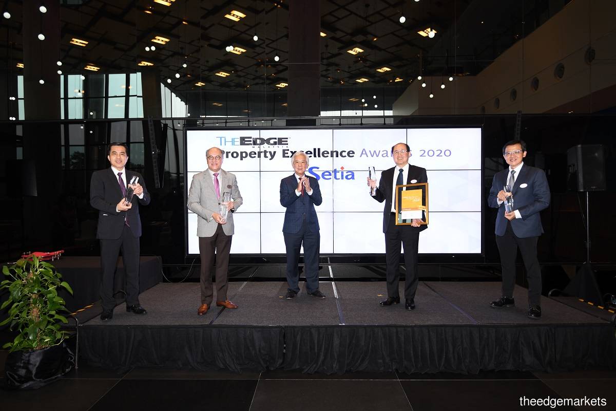 From left: S P Setia executive vice president Datuk Tan Hon Lim, S P Setia deputy president and COO Datuk Wong Tuck Wai, The Edge Media Group publisher and group CEO Datuk Ho Kay Tat, S P Setia president and CEO Datuk Khor Chap Jen and S P Setia senior executive vice president Datuk Koe Peng Kang. (Photo by Mohd Izwan Mohd Nazam/The Edge)