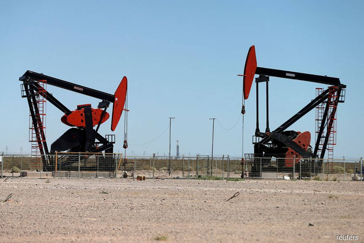 Oil prices extend losses on demand worries