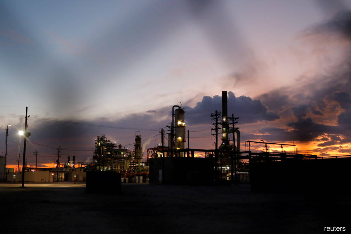 Oil falls for second day as India's Covid-19 surge expected to dent fuel demand