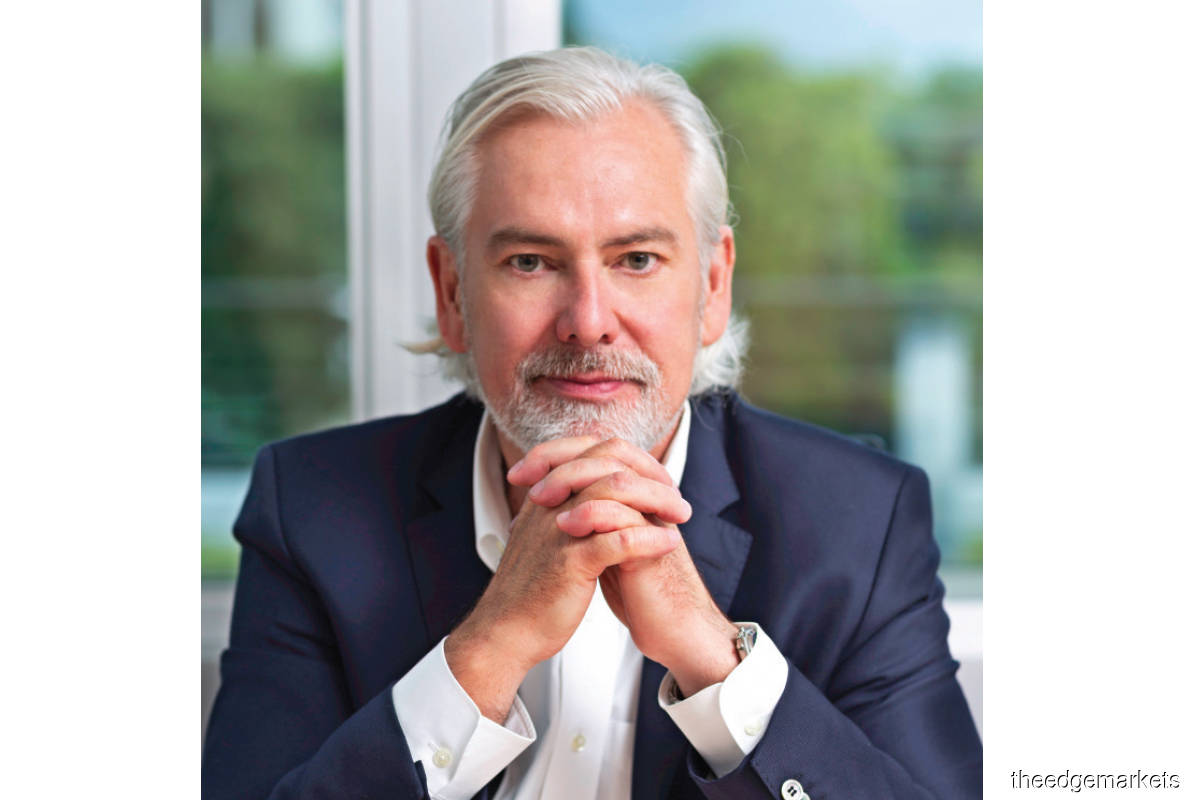 Olczak: Our ambition is that all those adults who would otherwise continue smoking cigarettes around the world switch to better alternatives based on science.