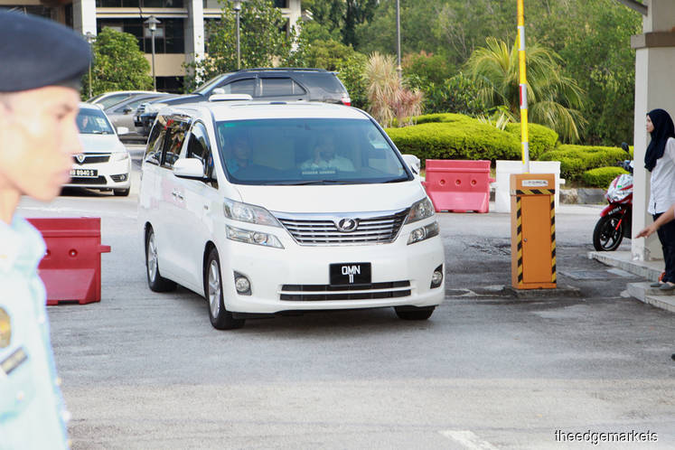 Najib Leaves Macc After One Hour Of Questioning The Edge Markets