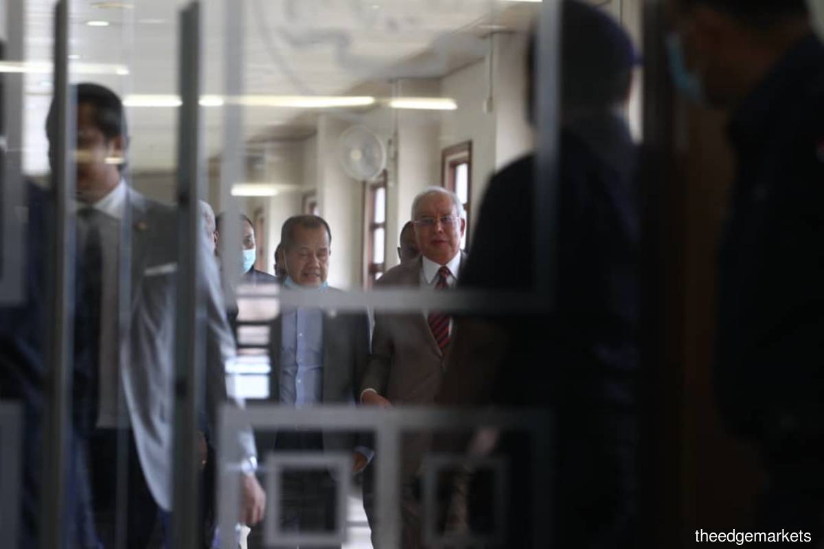 Najib (right) outside the court room. (Photo by Patrick Goh/The Edge)