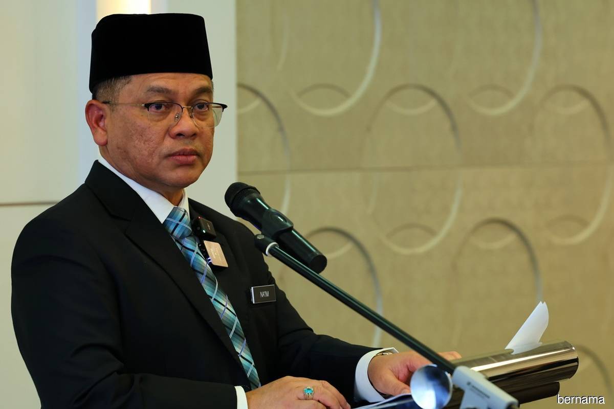 Senator Mohd Na'im Mokhtar appointed to SC’s Shariah Advisory Council