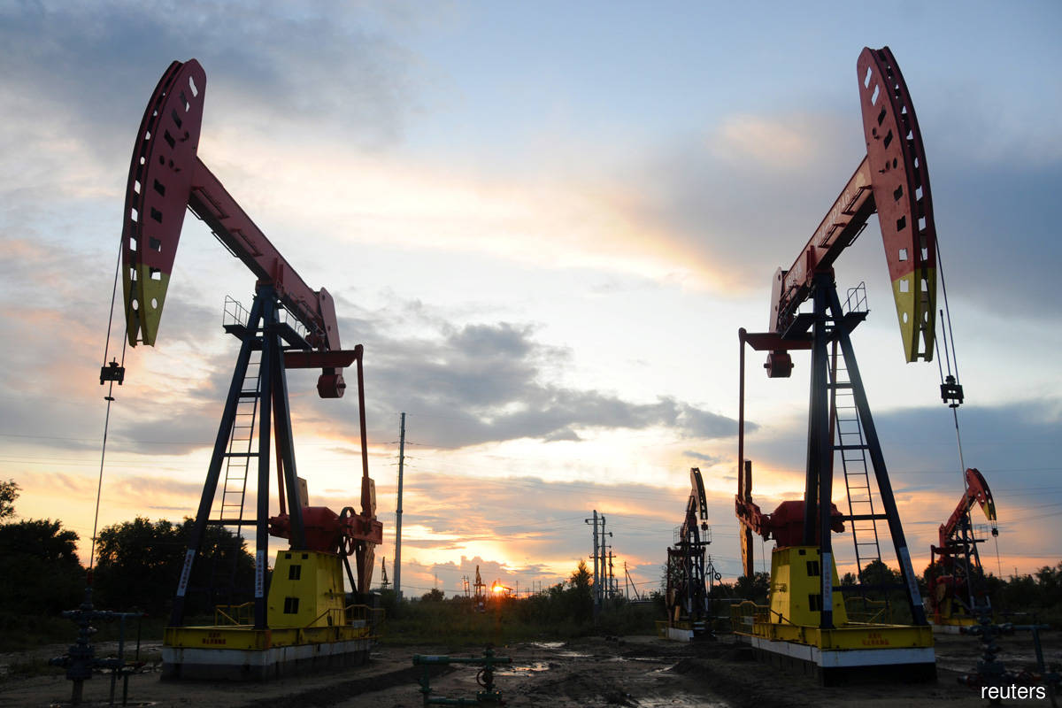 Oil prices rebound after opening the year with steep losses