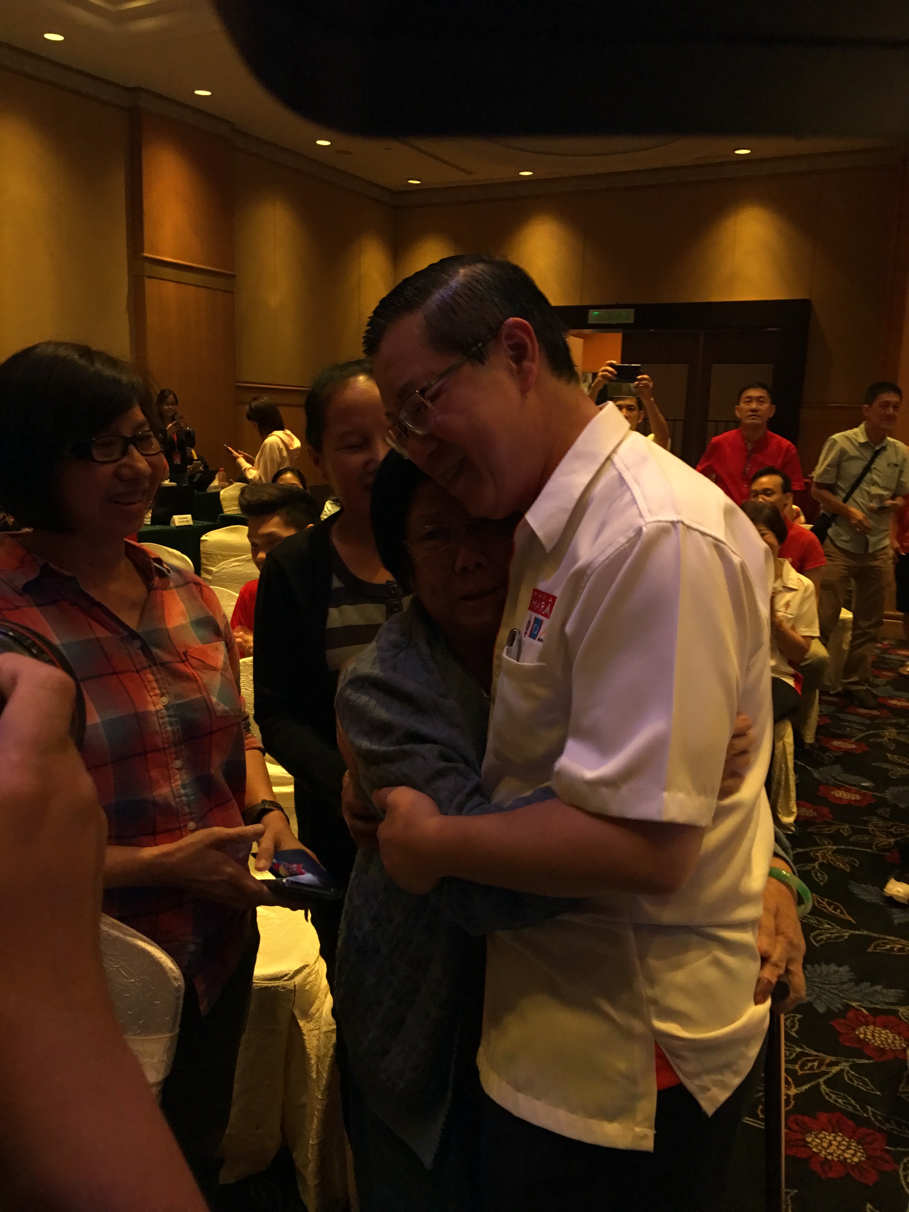 Lim hugs his mother Neo Yoke Tee, who cried tears of joy after his win