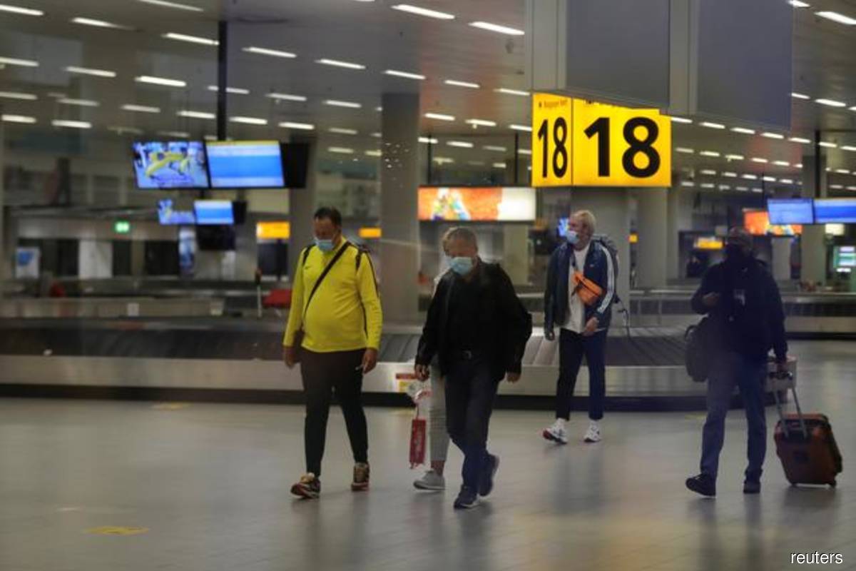 People walk inside Schiphol Airport in Amsterdam, Netherlands on Saturday, Nov 27, 2021, after Dutch health authorities said 61 people who arrived in Amsterdam on flights from South Africa tested positive for Covid-19. (Photo by Eva Plevier/Reuters filepix)