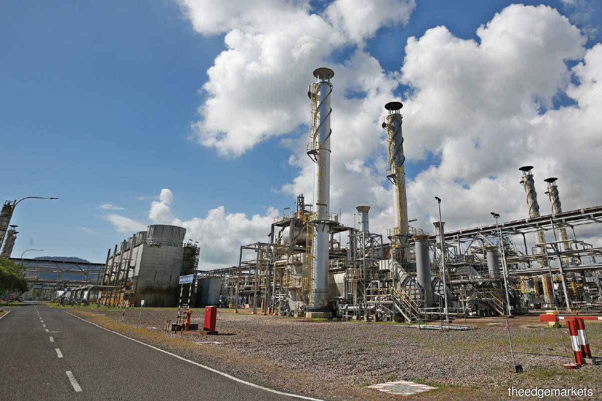 Petronas Gas’ gas processing plant in Kertih, Terengganu ... PetGas’ gas-related business segments are secured by long-term contracts with minimum capacity reserve payments