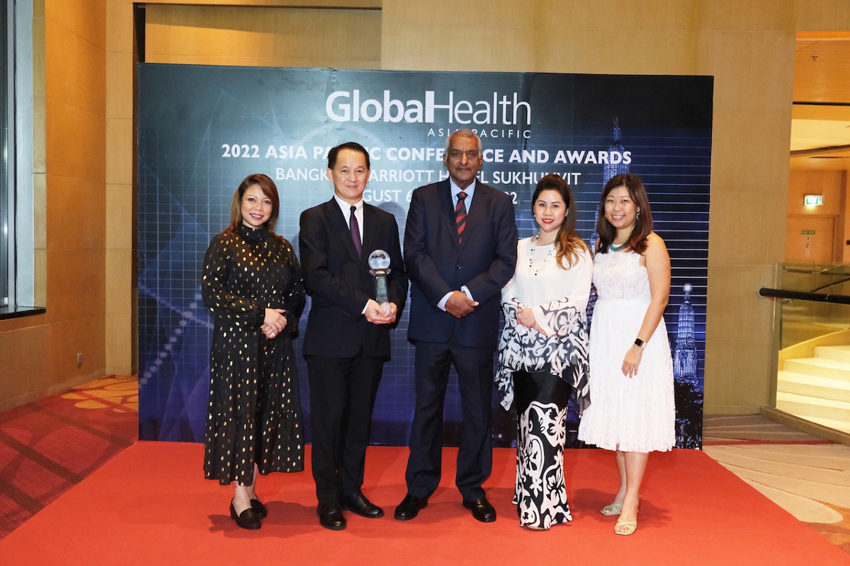 From left: SJMC head of marketing and centres of excellence Kristine Anne Williams, SJMC CEO Bryan Lin, Ramsay Sime Darby Healthcare (RSDH) group medical adviser Datuk Dr Jacob Thomas, RSDH group head of business development Dr Michelle Mah, and SJMC head of brand communication and digital marketing Joanne Tay after winning six awards at the Global Health Asia-Pacific Healthcare and Hospital Awards ceremony this year.