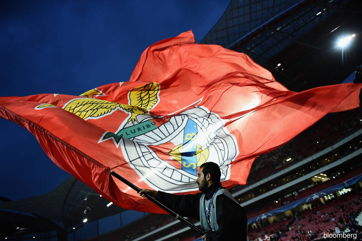 Investors seek funds for football club Benfica stake