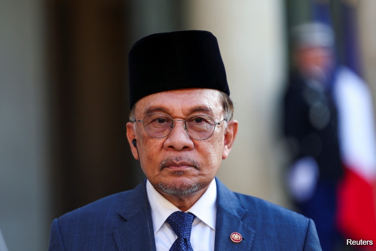 Anwar holds phone call with Iranian Foreign Minister Araghchi, discusses regional developments