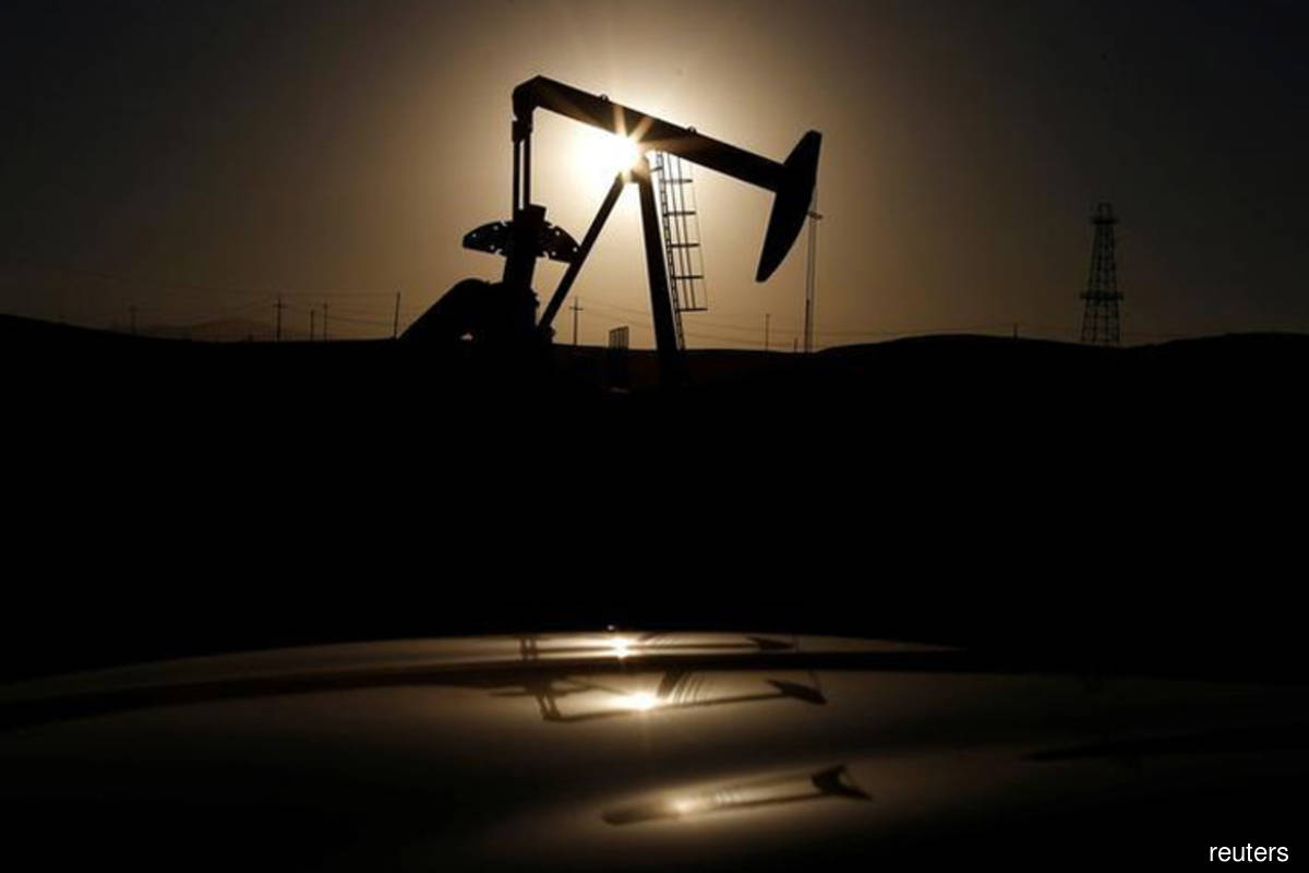 Oil edges up in weekly rebound on forecasts for tight supplies