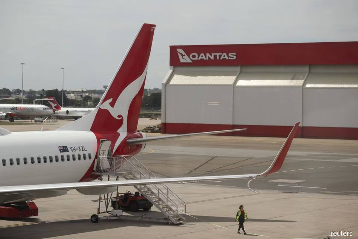 Qantas leaps to record 1H profit but fare moderation spooks investors