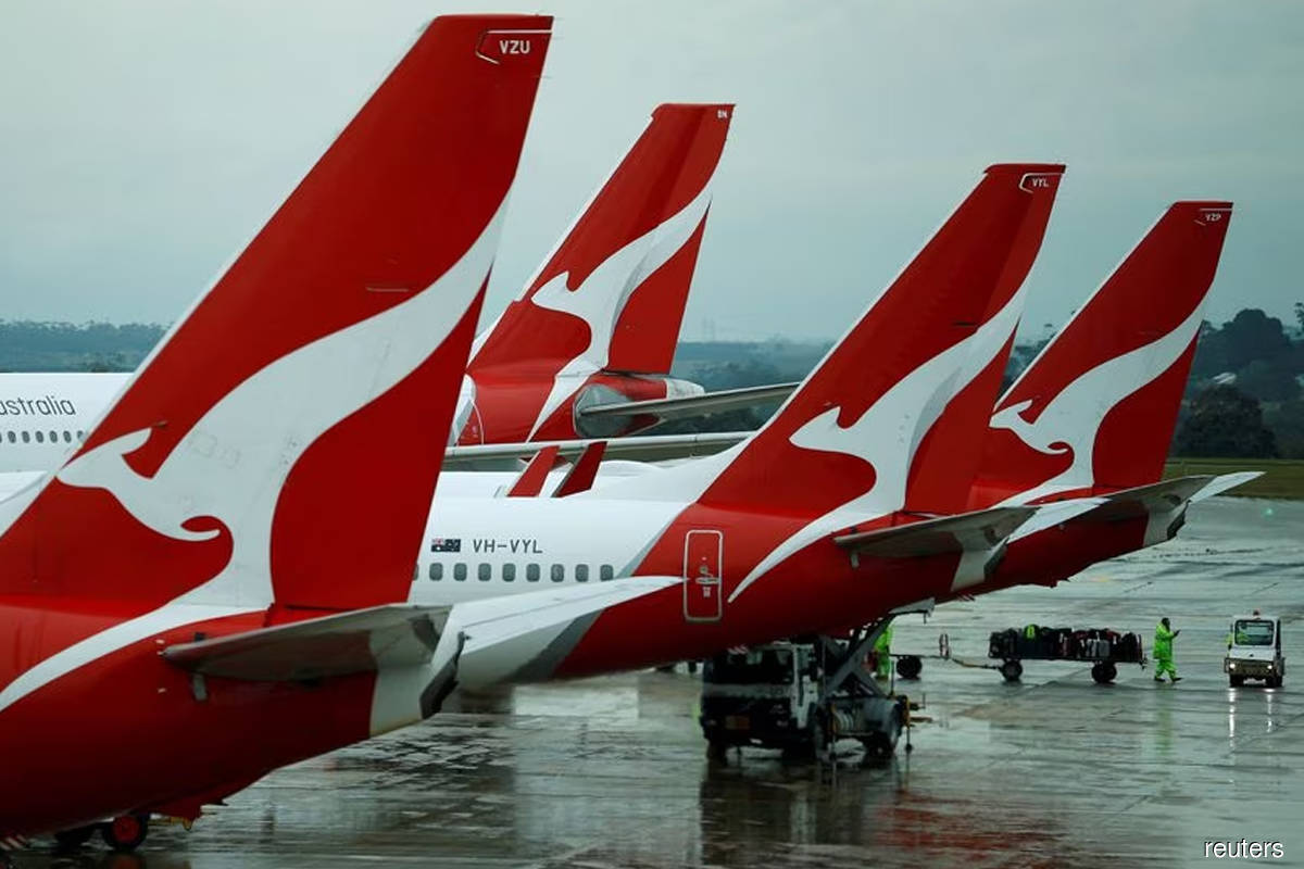Qantas eyes record annual profit on strong travel demand, raises share buyback