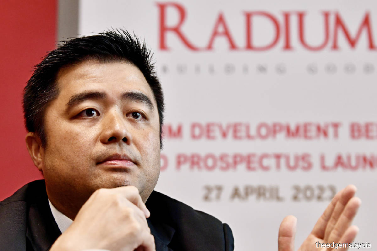Kah Siong says the operating cash flow of Radium has remained positive for FY2019 to FY2021 and for the cumulative 10 months ended Oct 31, 2022 (10MFY2022). (Photo by Sam Fong/The Edge)