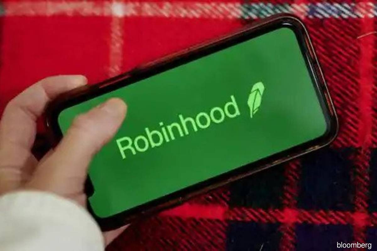 Online brokerage Robinhood jumps 29% to surge past offer price